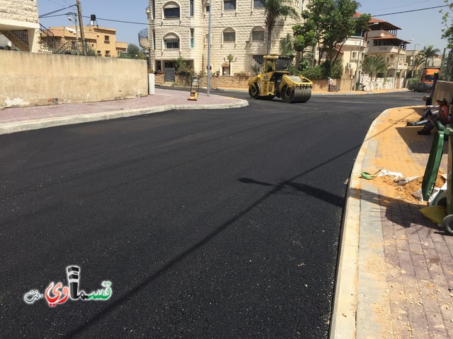 فيديو : تعبيد واتمام عماير ابو سعده بحضور رئيس البلدية المحامي عادل بدير .. والاهالي هذا سفيون دار ابو سعدة 